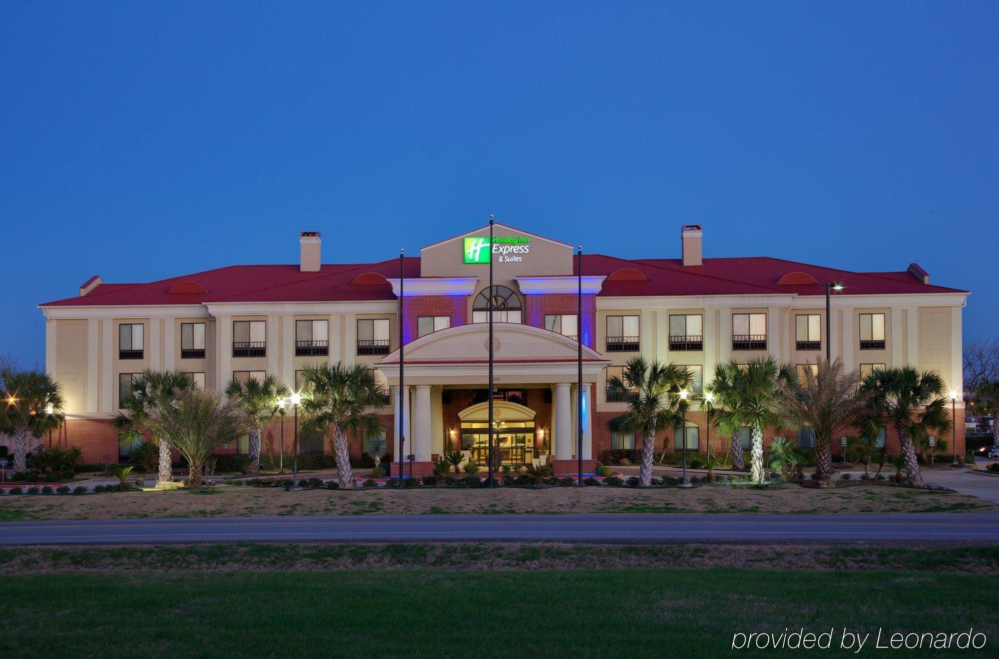 Holiday Inn Express & Suites Wharton By Ihg Exterior foto