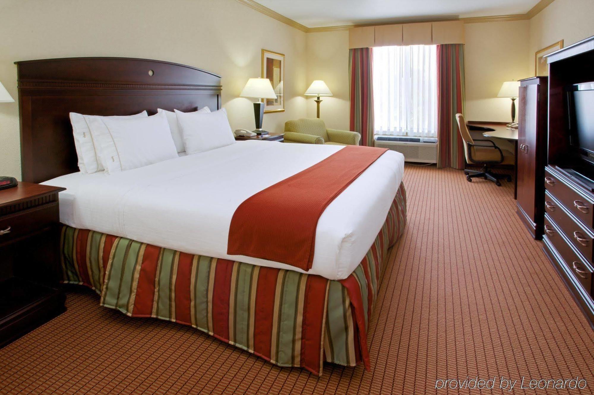 Holiday Inn Express & Suites Wharton By Ihg Exterior foto