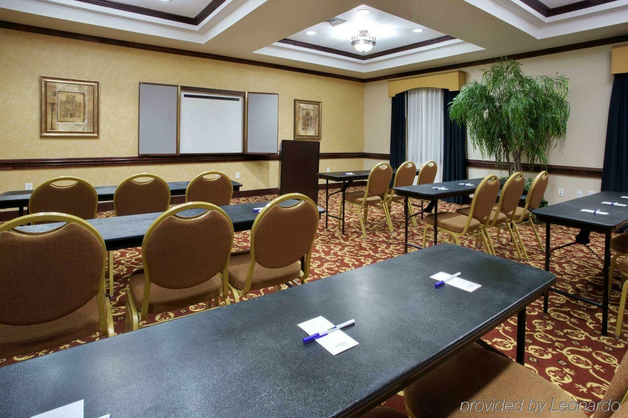Holiday Inn Express & Suites Wharton By Ihg Facilități foto